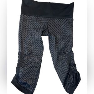 Lululemon Seamless in the Flow Crop Geo Soul Honeycomb Print Capri Leggings 6